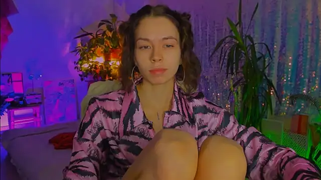 poli   online show from December 2025 03:44:01 PM