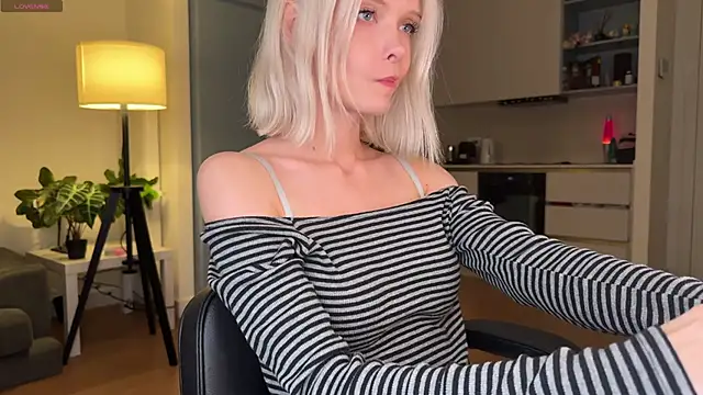 Snapshot of neon_demon chatting on October 2025 09:05:01 PM neon demon online show from October 2025 09:05:01 PM