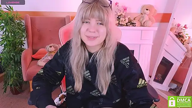 Snapshot of Grace_and__Jacob chatting on December 2025 12:06:01 PM Grace and Jacob online show from December 2025 12:06:01 PM