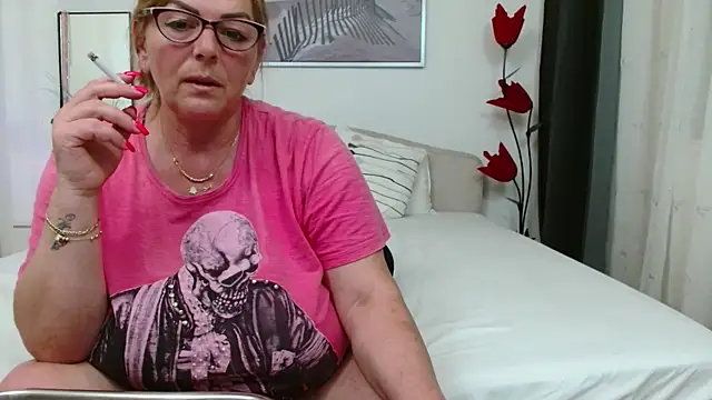 YulliaMilf online show from May 2026 05:50:02 PM