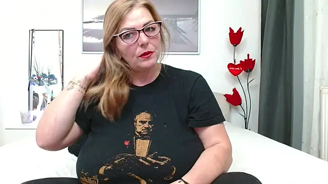 YulliaMilf online show from January 2026 07:28:02 PM