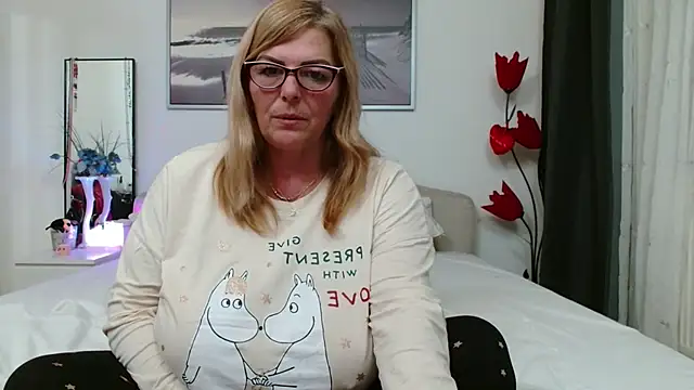 YulliaMilf online show from February 2026 06:06:02 PM