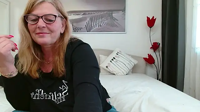 YulliaMilf online show from April 2026 08:53:01 AM