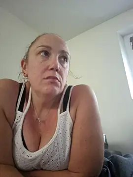 Snapshot of Wisie_Cutie chatting on November 2025 03:26:01 PM Wisie Cutie online show from November 2025 03:26:01 PM