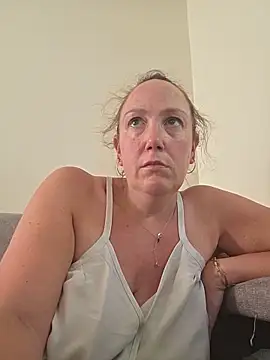 Snapshot of Wisie_Cutie chatting on May 2026 01:21:02 PM Wisie Cutie online show from May 2026 01:21:02 PM