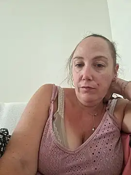 Wisie Cutie online show from September 2025 03:11:01 PM