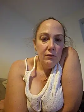 Snapshot of Wisie_Cutie chatting on November 2025 10:14:01 PM Wisie Cutie online show from November 2025 10:14:01 PM