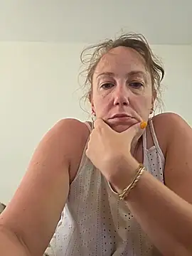 Snapshot of Wisie_Cutie chatting on June 2026 11:16:01 AM Wisie Cutie online show from June 2026 11:16:01 AM