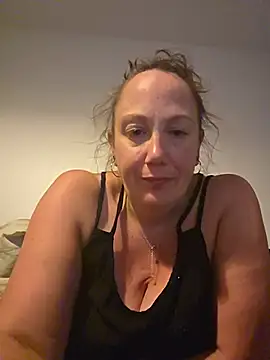 Snapshot of Wisie_Cutie chatting on May 2026 10:21:02 PM Wisie Cutie online show from May 2026 10:21:02 PM