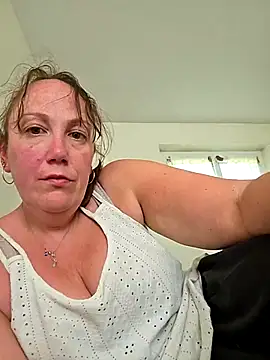 Wisie Cutie online show from April 2026 03:35:02 PM