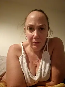 Snapshot of Wisie_Cutie chatting on November 2025 12:04:01 AM Wisie Cutie online show from November 2025 12:04:01 AM