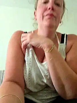 Snapshot of Wisie_Cutie chatting on May 2026 03:40:01 PM Wisie Cutie online show from May 2026 03:40:01 PM