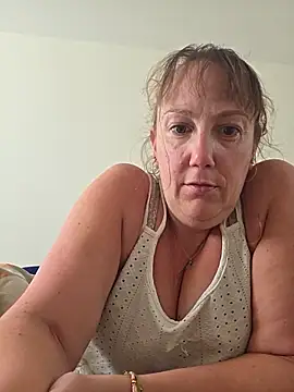 Snapshot of Wisie_Cutie chatting on June 2026 03:45:01 PM Wisie Cutie online show from June 2026 03:45:01 PM