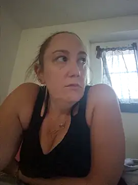 Snapshot of Wisie_Cutie chatting on November 2025 04:00:01 PM Wisie Cutie online show from November 2025 04:00:01 PM