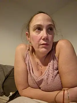 Snapshot of Wisie_Cutie chatting on November 2025 11:20:02 PM Wisie Cutie online show from November 2025 11:20:02 PM