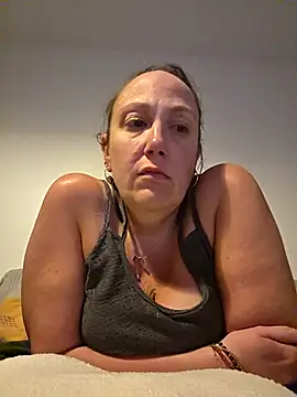 Snapshot of Wisie_Cutie chatting on May 2026 10:03:01 PM Wisie Cutie online show from May 2026 10:03:01 PM