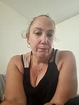 Wisie Cutie online show from October 2025 01:08:01 PM