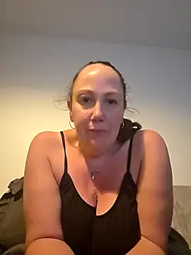 Wisie Cutie online show from March 2026 10:24:02 PM