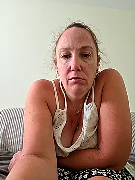 Snapshot of Wisie_Cutie chatting on April 2026 01:40:01 PM Wisie Cutie online show from April 2026 01:40:01 PM