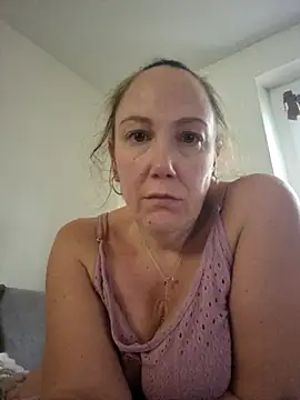 Snapshot of Wisie_Cutie chatting on November 2025 02:16:02 PM Wisie Cutie online show from November 2025 02:16:02 PM