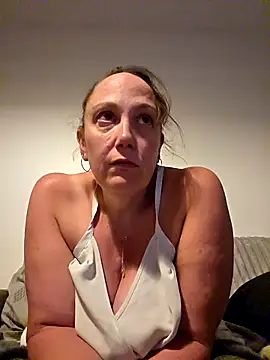 Snapshot of Wisie_Cutie chatting on April 2026 10:22:01 PM Wisie Cutie online show from April 2026 10:22:01 PM