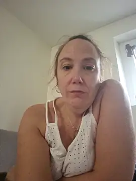 Snapshot of Wisie_Cutie chatting on November 2025 01:27:02 PM Wisie Cutie online show from November 2025 01:27:02 PM