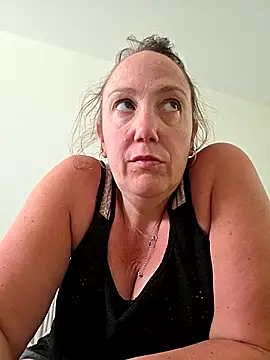 Snapshot of Wisie_Cutie chatting on April 2026 04:11:02 PM Wisie Cutie online show from April 2026 04:11:02 PM