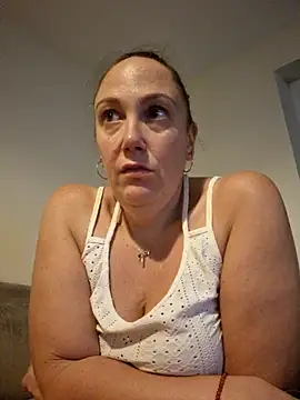 Snapshot of Wisie_Cutie chatting on November 2025 06:02:01 PM Wisie Cutie online show from November 2025 06:02:01 PM