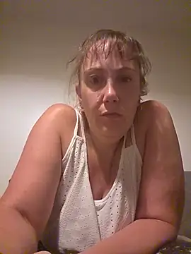 Snapshot of Wisie_Cutie chatting on June 2026 10:48:02 PM Wisie Cutie online show from June 2026 10:48:02 PM
