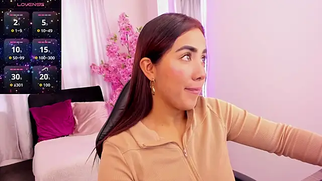 KAROLIVONNE online show from April 2026 07:28:02 PM