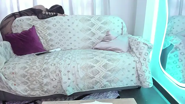 KAROLIVONNE online show from February 2026 08:42:01 PM