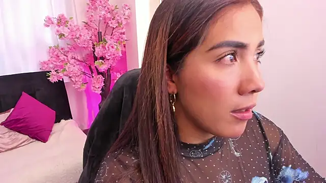 KAROLIVONNE online show from April 2026 08:59:02 PM