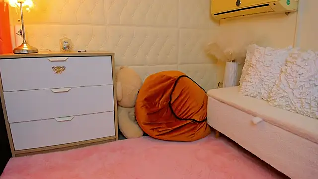 naughtycleo online show from April 2026 02:36:02 AM