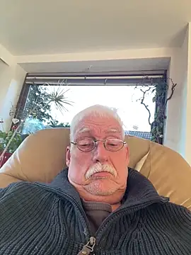 Snapshot of Steffibi1954 chatting on December 2025 12:33:02 PM Steffibi1954 online show from December 2025 12:33:02 PM