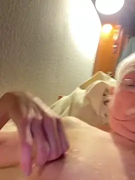 Snapshot of Steffibi1954 chatting on December 2025 02:40:02 AM Steffibi1954 online show from December 2025 02:40:02 AM