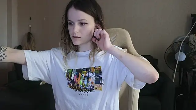 Snapshot of Nate__ chatting on November 2025 08:18:01 AM Nate online show from November 2025 08:18:01 AM