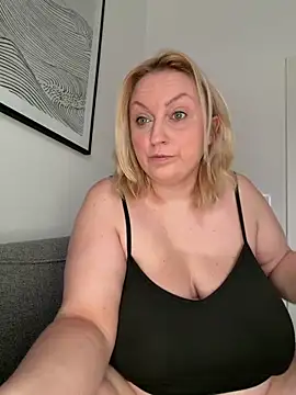 Snapshot of BBW_Nora chatting on June 2026 08:22:02 AM BBW Nora online show from June 2026 08:22:02 AM
