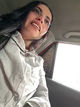 i am nina  online show from November 2025 09:15:02 PM