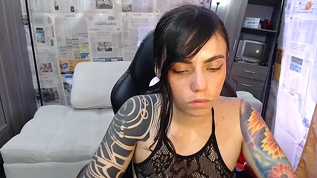 i am nina  online show from October 2025 12:25:01 AM