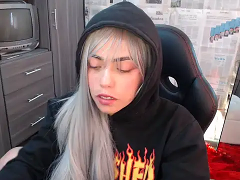 i am nina  online show from November 2025 05:41:01 PM