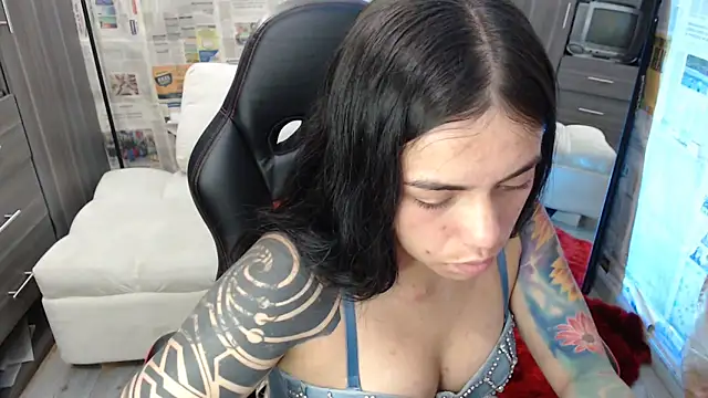 i am nina  online show from October 2025 02:11:02 AM