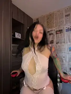 i am nina  online show from June 2026 09:03:01 PM