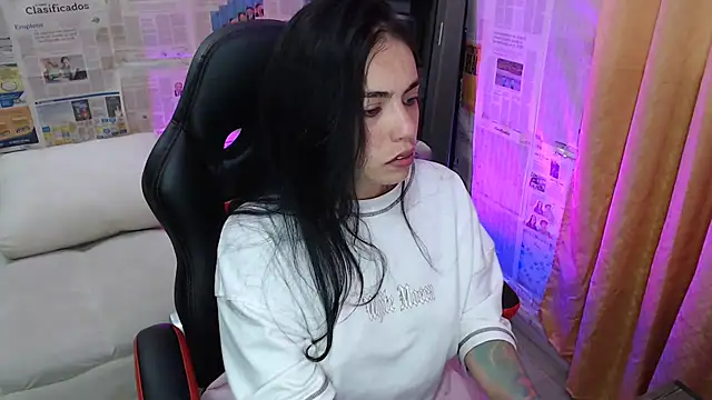 i am nina  online show from October 2025 09:57:02 PM