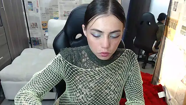 i am nina  online show from October 2025 10:41:02 PM