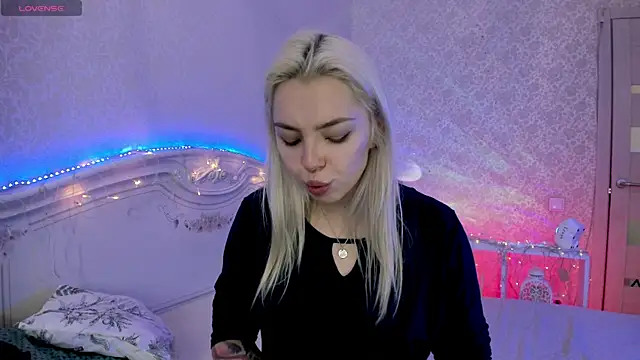 Snapshot of LillyMoure_ chatting on January 2026 11:52:02 PM LillyMoure online show from January 2026 11:52:02 PM