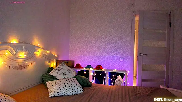 LillyMoure  online show from April 2026 11:50:02 PM