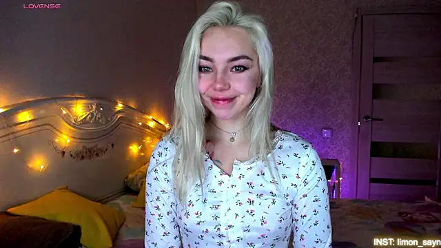 LillyMoure  online show from March 2026 11:28:01 PM