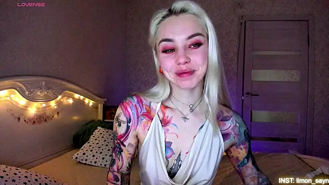LillyMoure  online show from June 2026 11:37:01 PM