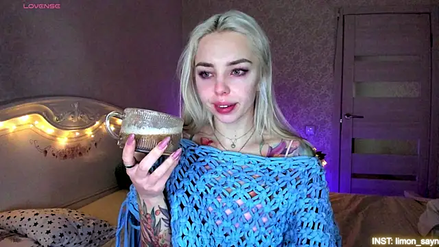 LillyMoure  online show from May 2026 11:45:02 PM