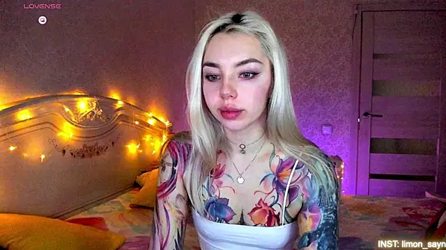 LillyMoure  online show from March 2026 11:20:01 PM